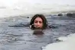 inna-vladimirskaya-asal-ukraina-berlari-di-suhu-sangat-dingin-tanpa-busana-agar-terlihat-awet-muda_20180316_145957.jpg