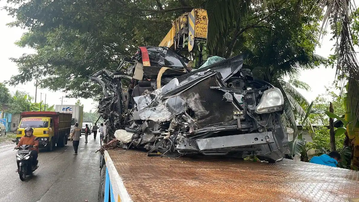 Kecelakaan di Aceh Timur, Bus Tujuan Banda Aceh Tabrakan dengan Toyota Innova  