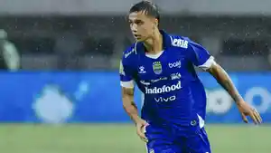 Eliano-Reijnders-saat-menjalani-laga-debut-bersama-Persib-Bandung.jpg