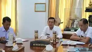 Rapat-di-Kantor-Bupati-Klungkung-terkait-penutupan-TPA-Biaung-di-Nusa-Penida-23.jpg