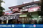 tulisan-yang-terpampang-di-sekitar-sekolah-saat-siswa-sman-2-kota-malang-demo_20180405_090350.jpg