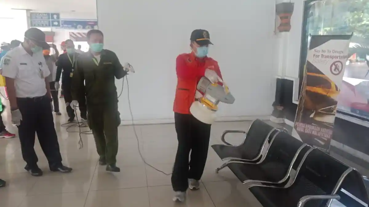 Serempak Semprot Disinfektan, Pemkab Karangasem Antisipasi Penyebaran Wabah Corona