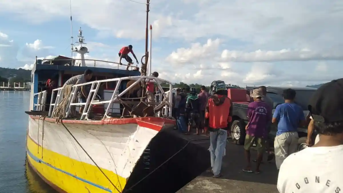 Dua Pekan Ramadan Pelabuhan Jailolo Halmahera Barat Alami Lonjakan Penumpang.
