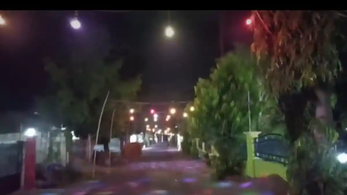 Natal dan Tahun Baru, Warga Kabor Buat Pohon Natal dan Pasang Lampu