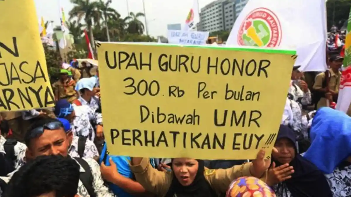 Guru Honorer Masih Digaji Rp300 Ribu, DPR Desak Pemerintah Naikkan Gaji