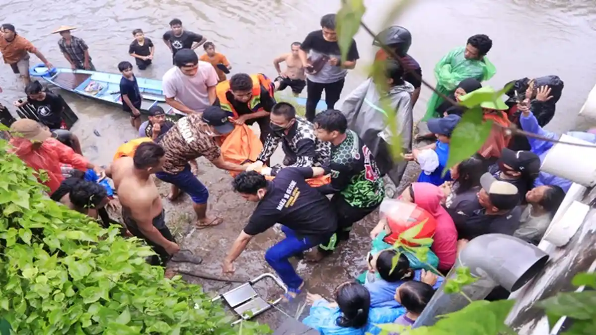 Dua Bocah Samarinda Berenang di Sungai Karang Mumus, Ditemukan Relawan tak Bernyawa Lagi