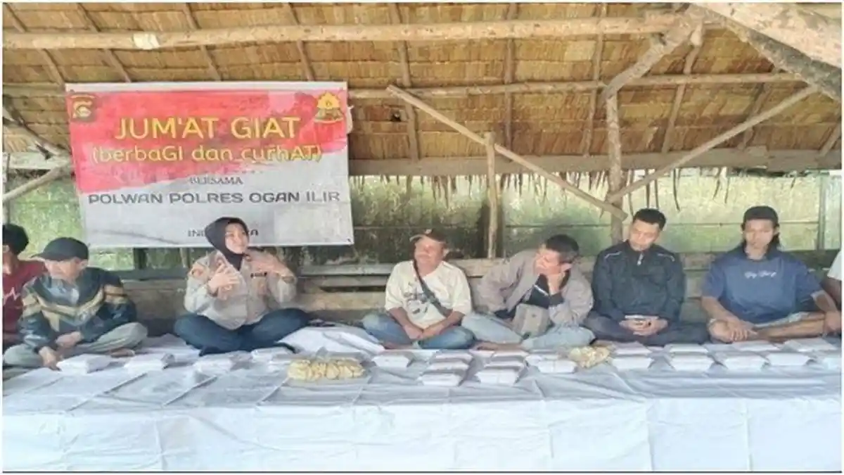 Sosok Wakapolres OI Kompol Vita Indrawati Dimutasi ke Polda Sumsel,  Lesehan Bareng Ojek Pengkolan