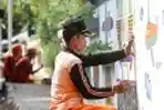 Anggota PPSU Percantik Dinding Dengan Lukisan Mural