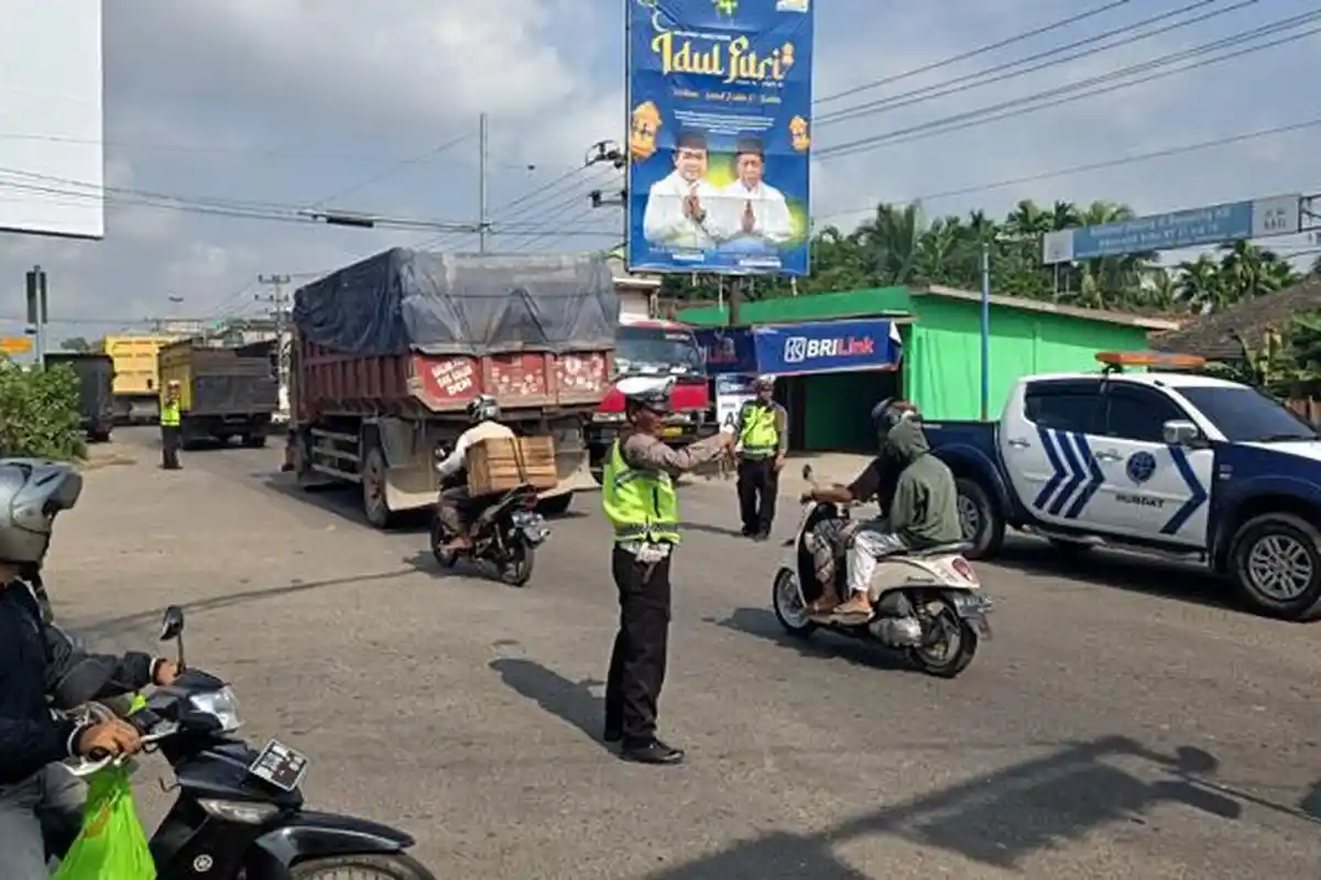 Kendaraan Patah As Sudah Dievakuasi, Kemacetan di Jembatan Aurduri 1 Sudah Mulai Terurai