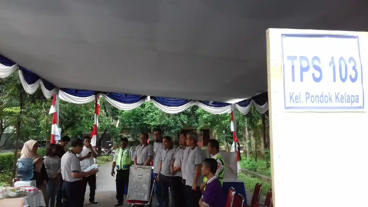 Pemilih di TPS Sylvi Dilarang Bawa HP ke Bilik Suara
