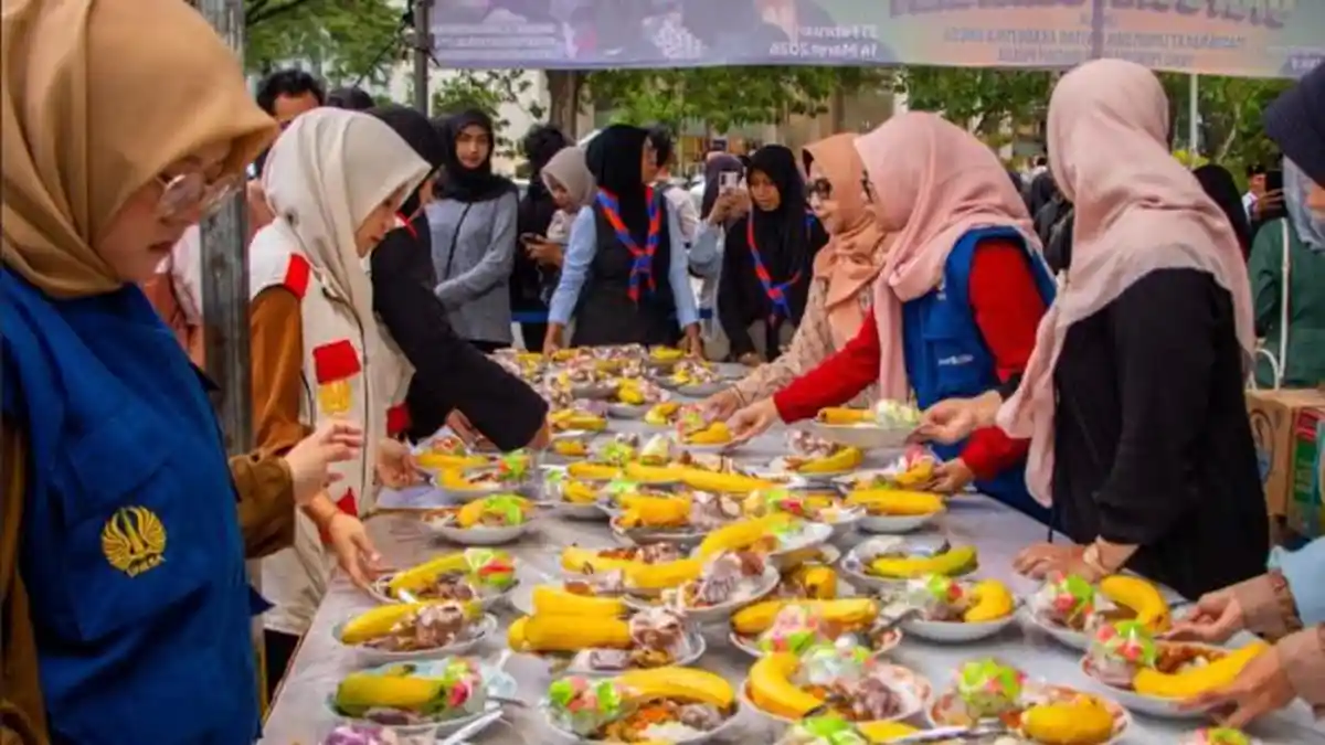 Jadwal Buka Puasa Surabaya Hari Ini Rabu 25 Februari 2026, Ada Paket Takjil Gratis dari Unesa