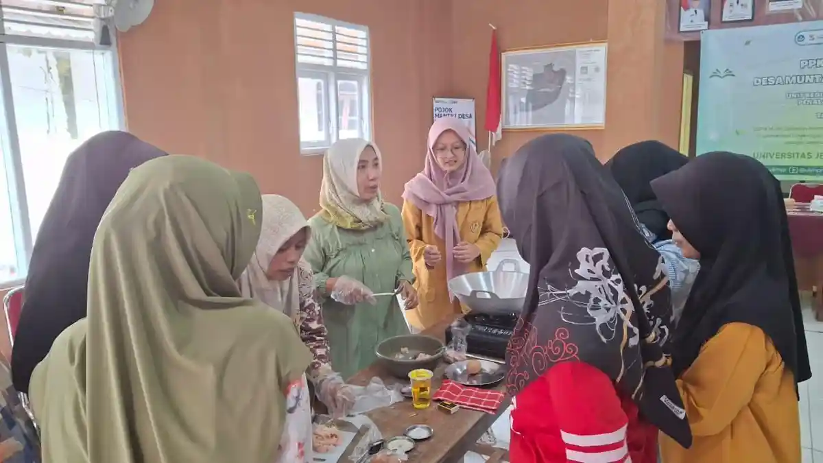 Tekan Angka Stunting di Desa Muntang, UKMPR UNSOED Gelar Pelatihan Pembuatan Menu PMT