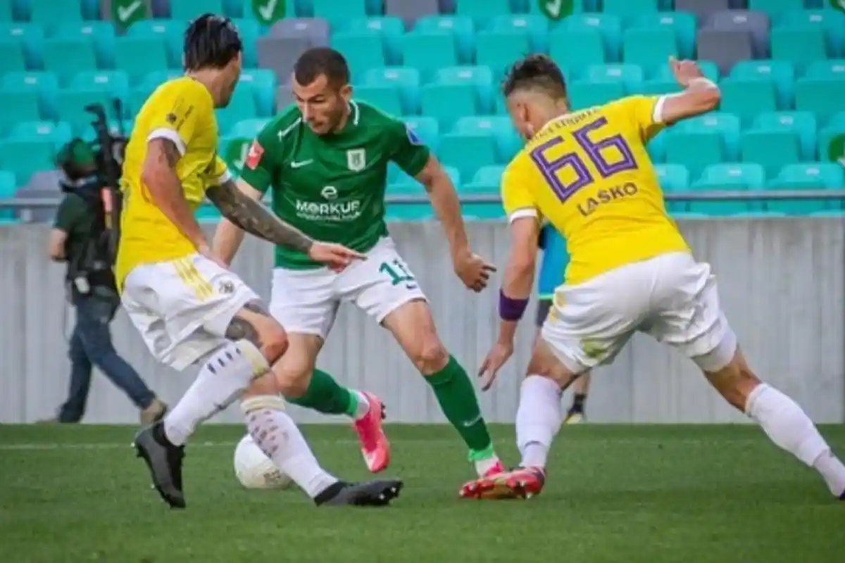 Lihat Skill si Family Man Mihailo Perovic Calon Kuat Bomber Persebaya: Kepala & Kaki Sama Mautnya