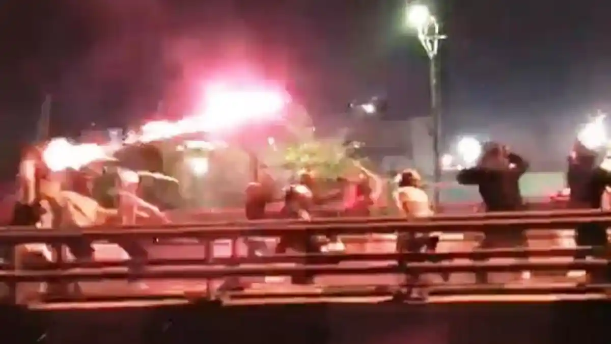 2 Kelompok Gangster Tawuran di Flyover Yos Sudarso Semarang: Ada Mercon dan Celurit 1 Meter