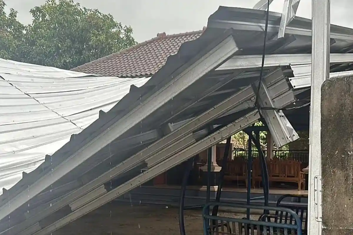   Belasan Rumah di Lampung Timur Rusak Disapu Puting Beliung   