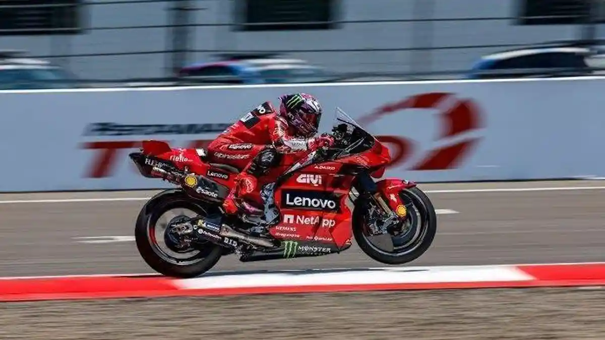 Francesco Bagnaia Juarai MotoGP Mandalika 2023, Marquez Apes