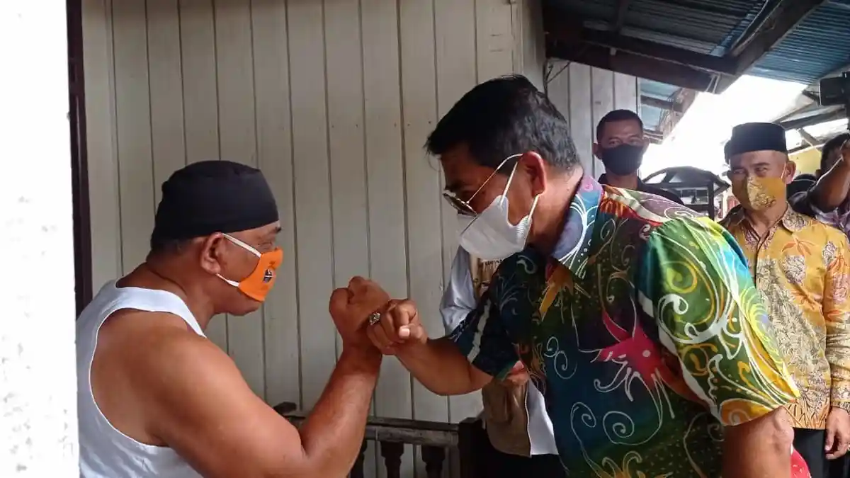 Seusai Dinas Luar Kota, Gubernur Kaltara Zainal Paliwang Sambangi Korban Kebakaran di Tarakan