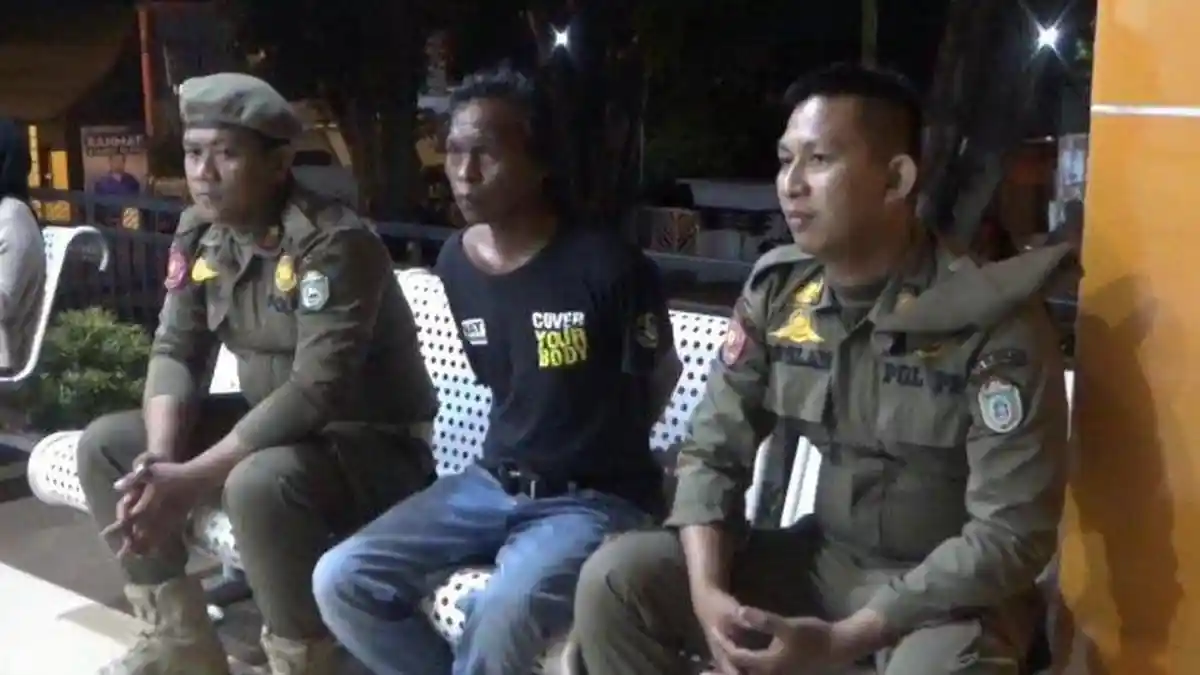 Satpol PP Turun Tangan Amankan ODGJ yang Kerap Ganggu dan Serang Warga