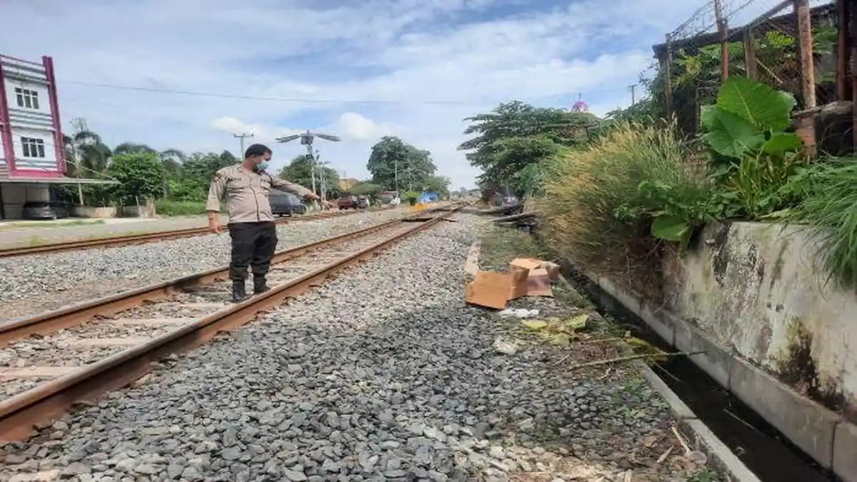 Ini Ciri-ciri Pria Tewas Tertabrak Kereta Api di Prabumulih, Pakai Baju Kaos Putih dan Celana Jeans