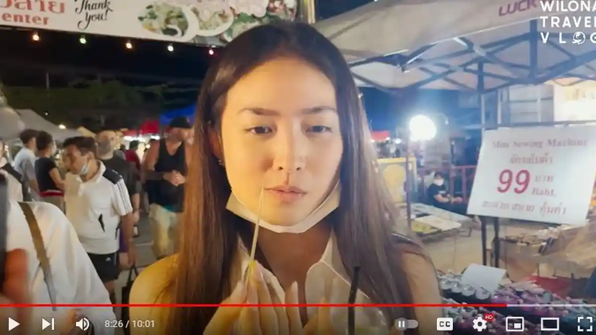 Natasha Wilona Makan Ulat dan Belalang di Pasar Malam Thailand