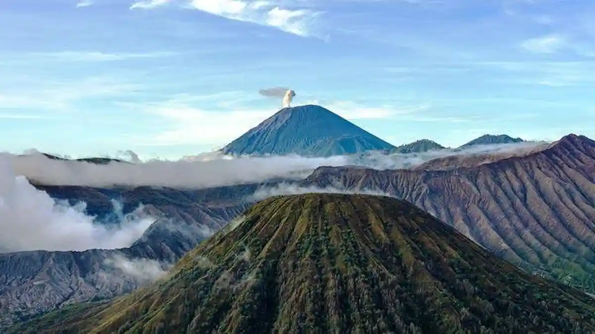 Erupsi Gunung Semeru, Dilarang Ada Aktivitas Dalam Radius 3 Kilometer dari Puncak