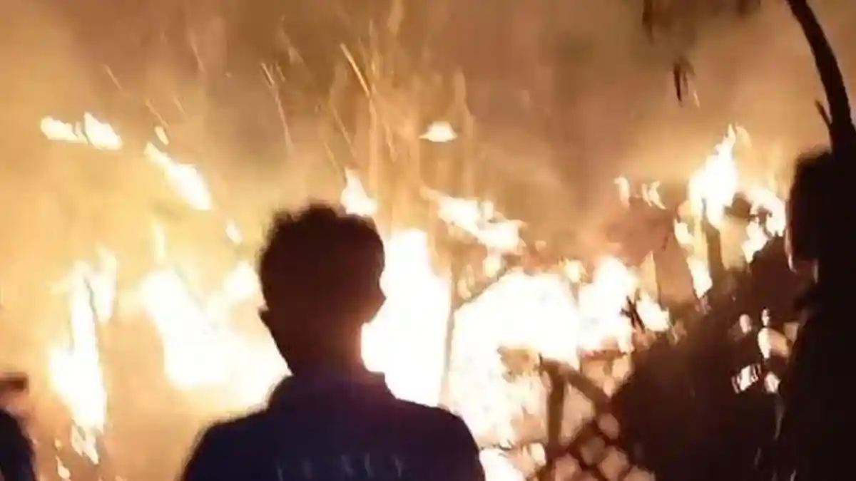 Pria ini Lemas Uang Tabungan Umroh Rp 52 Juta Miliknya Hangus Akibat Warung Makannya Kebakaran