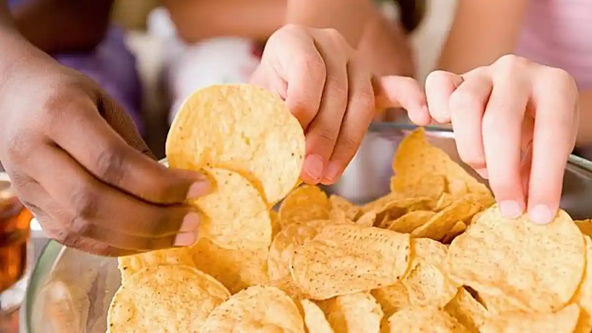 Sering Digigit Nyamuk? Mungkin Kamu Terlalu Sering Menyantap 5 Makanan Lezat Ini