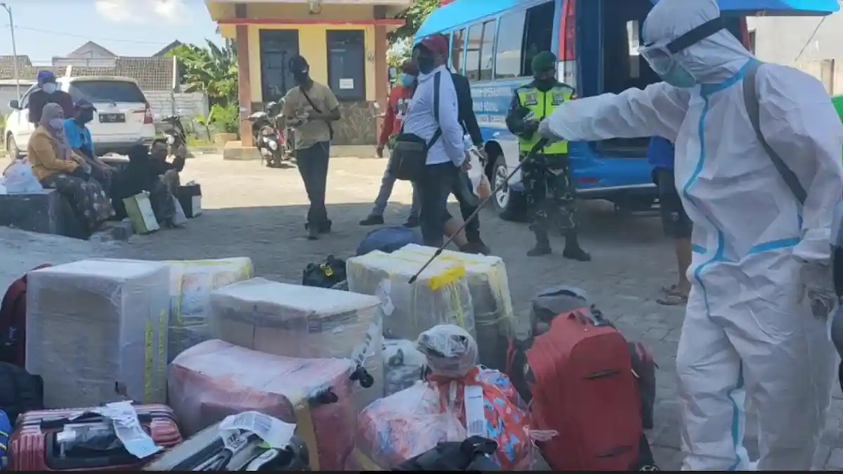 4 Pekerja Migran asal Gresik yang Pulang dari Malaysia Positif Covid-19, Karantina di Surabaya