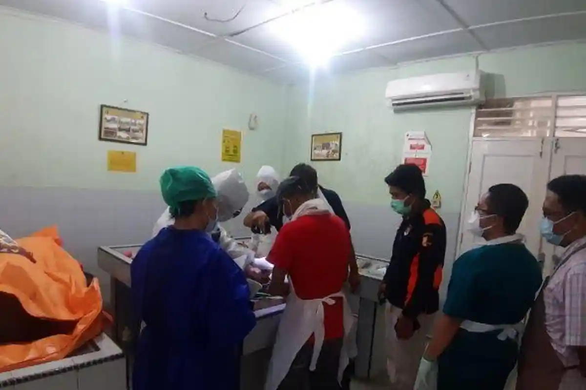 Ibu dan Anak Ditemukan Membusuk di Kolong Kasur, Wajah Kedua Korban Dihantam Pakai Benda Tumpul