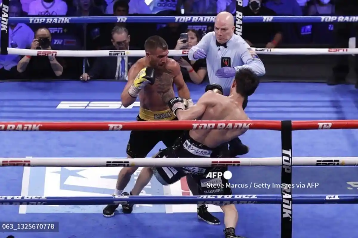 Hasil Tinju Vasiliy Lomachenko vs Masayoshi Nakatani, Lomachenko Menang TKO Ronde 9