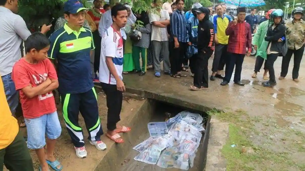 Diduga Sengaja Dibuang, Sopir Truk Ditemukan Tewas di Selokan Kantor Depag Samarinda
