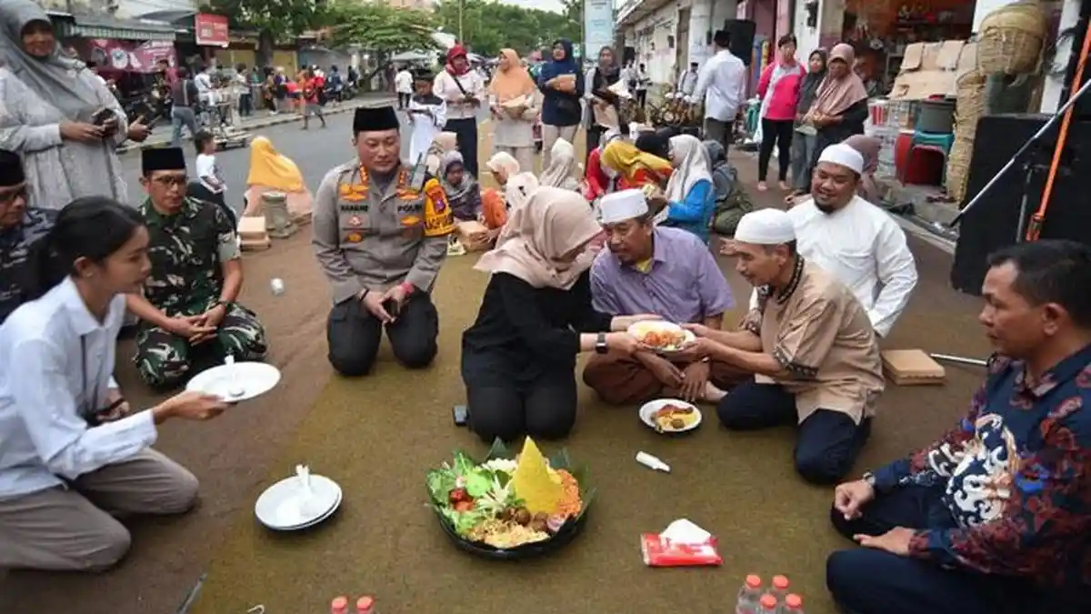 Bupati Ipuk Fiestiandani dan Pedagang Gelar Tasyakuran Jelang ...