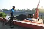Sambil Gowes, Gubernur Ganjar Cek Pengerukan Sedimentasi dan Rumah Pompa di Kanal Banjir Barat
