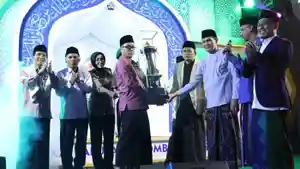 Penyerahan-juara-umum-MTQ-tingkat-kabupaten-Lombok-Tengah.jpg