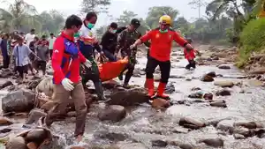 20260408-_-Evakuasi-Jenazah-Pria-di-Sungai-Ciberel-Brebes.jpg