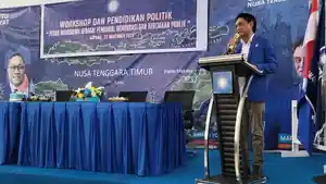 Sekretaris-Umum-DPW-PAN-NTT-Marthen-Lenggu-saat-memberikan-sambutan.jpg