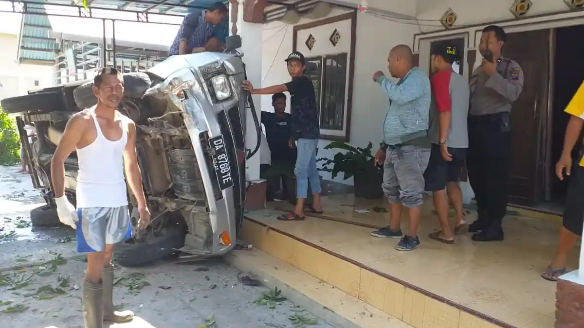 Mobil Box Terbalik di Muara Banta, Sopir Diduga Mengebut dan Mengantuk, Begini Kondisinya