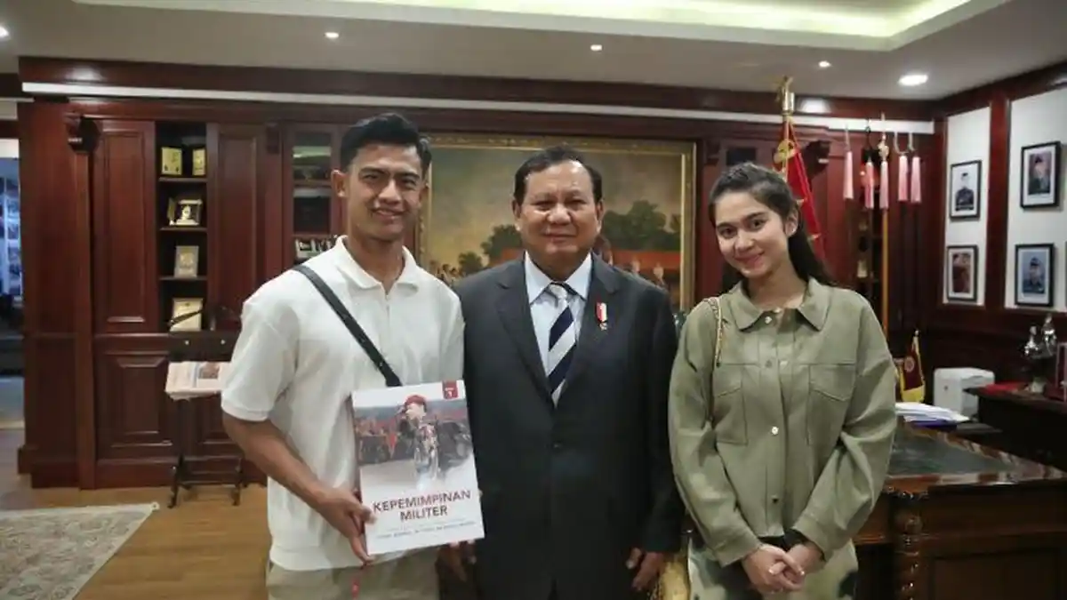 Pratama Arhan Gandeng Azizah Temui Prabowo Subianto: Suami Romantis Dapat Selamat dan Doa