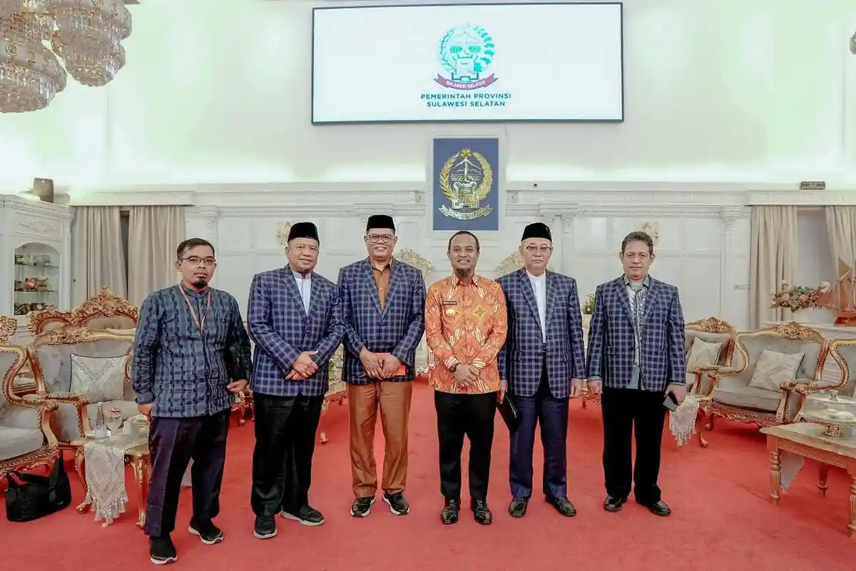 Senyuman Gubernur Sulsel Sambut Agenda Strategis Muhammadiyah Sulsel