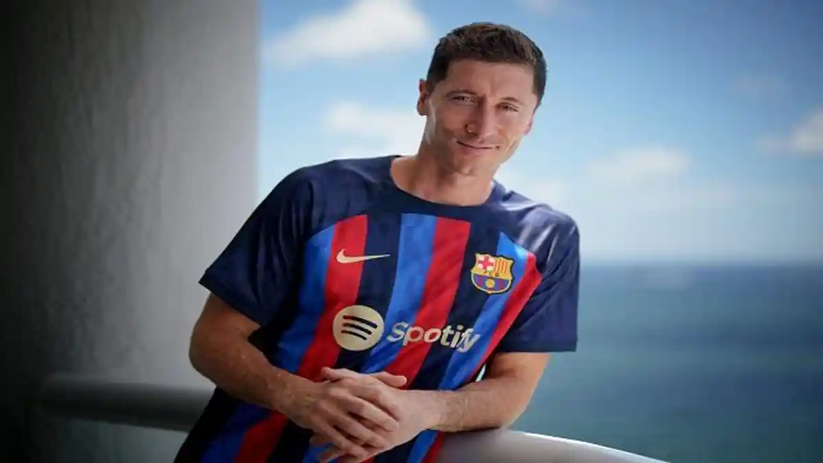 RESMI! Barcelona Perkenalkan Robert Lewandowski ke Publik