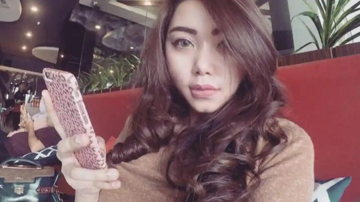 BERITA FOTO: Melani, Legislator Cantik dari Golkar Santuni Buruh yang Kelaparan
