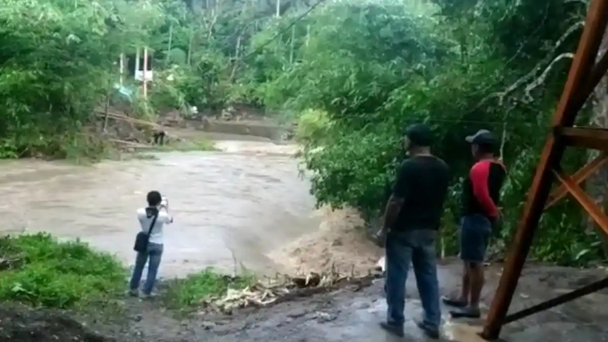 Relawan Lampung Bangun Jembatan Gantung Penghubung Kampung Kihung dan Batu Putuk Bandar Lampung