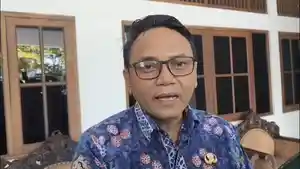 20260423_Plt-Bupati-Pati-Risma-Ardhi-Chandra-kursi-pijat_1.jpg