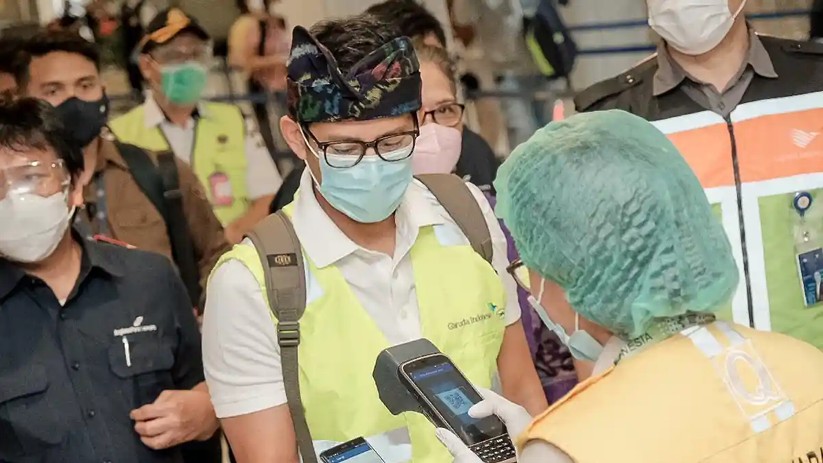 Sandiaga Uno Blusukan ke Bali, Tinjau Protokol Kesehatan di Bandara Ngurah Rai