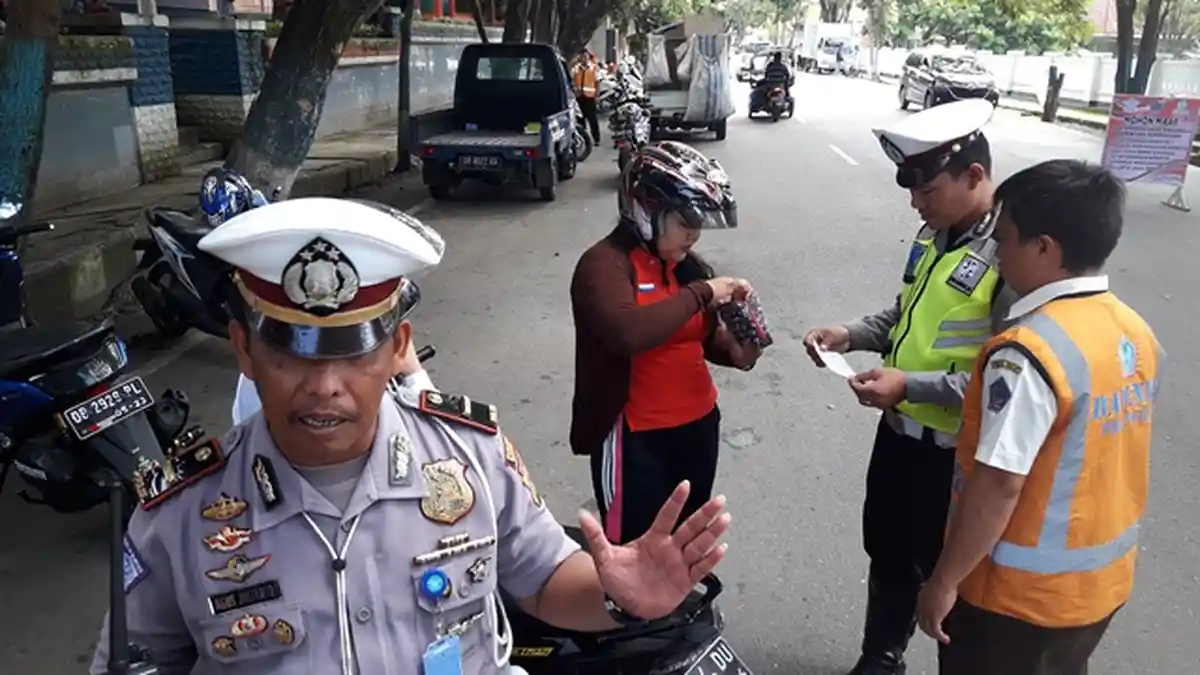 Sat Lantas Periksa Kendaraan Luar Kotamobagu