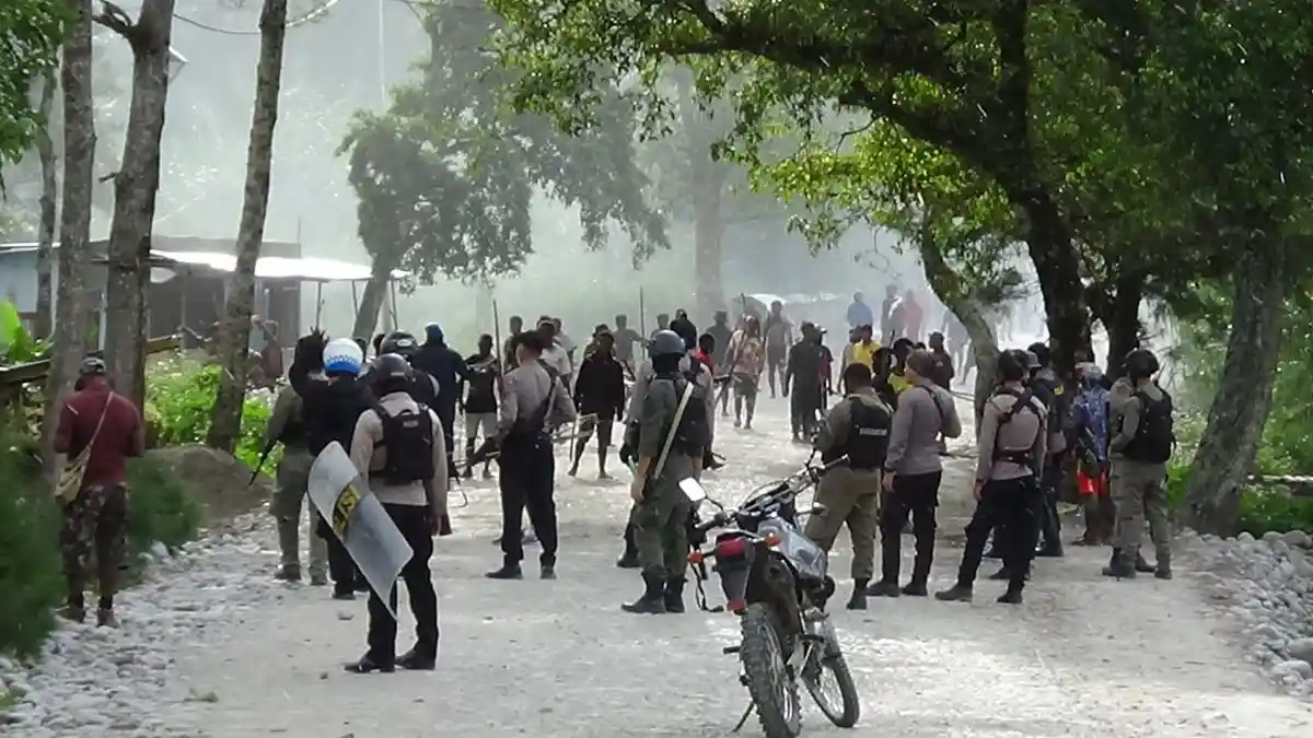 Dipicu Kasus Pembunuhan, Dua Kelompok di Wamena Perang Suku