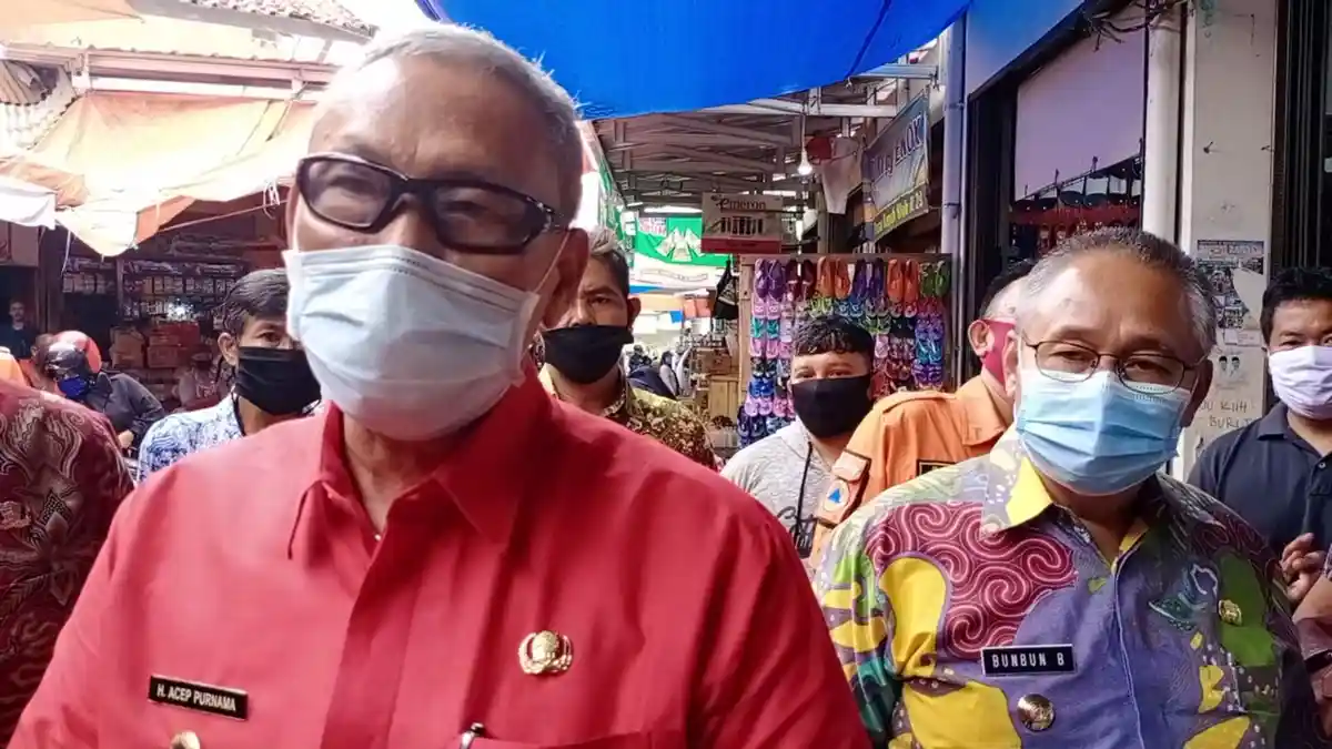 Tak Ada PSBB di Kuningan, Bupati Batasi Jam Operasional Pasar, Swalayan, Toko Modern, dan Kafe