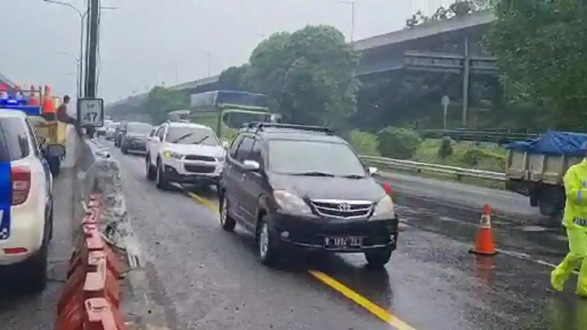 Tol Cikampek dan Trans Jawa Padat, Arus Lalu Lintas Diberlakukan Sistem Contraflow