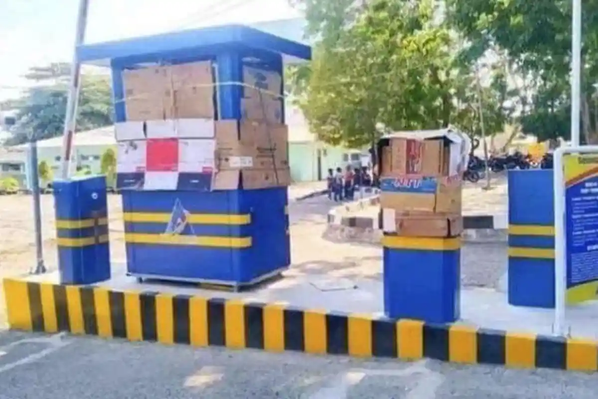 Portal Pintu Masuk RSUD TC Hillers Maumere Tuai Polemik, Pemkab Sikka Minta Maaf