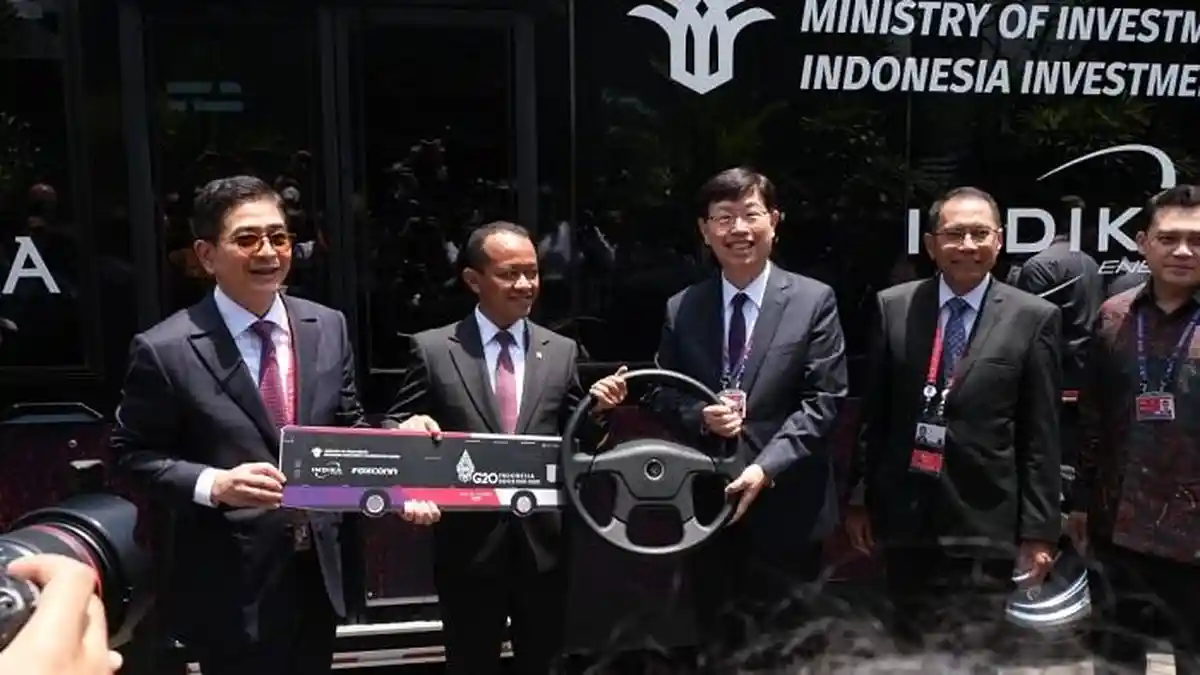 Kementerian Investasi Terima Lima Bus Listrik dari Foxconn